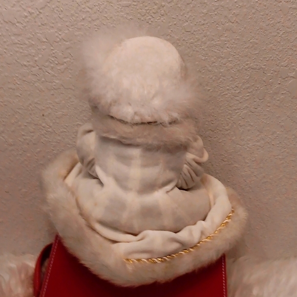 The Bearington Collection-Victoria - Picture 2 of 3